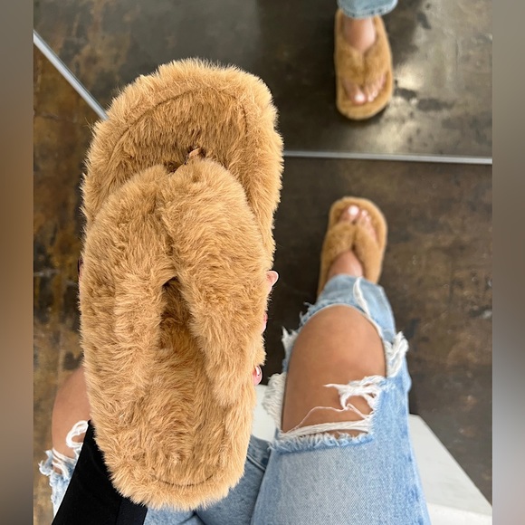 NEW Anna Slipper in Tan (SUPER SOFT) - Picture 1 of 3